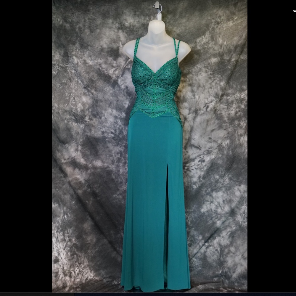 Ellie Wilde EW11954 - Size 16 - Emerald